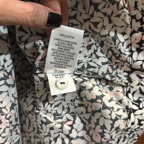 Foxcroft Women’s Heritage Non Iron Button Front puff sleeve - Picture 6 of 8